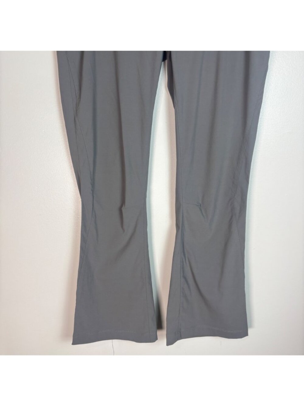 Columbia Omni Shield Gray Womens Bootcut Pants Gorpcore size 10 short - Picture 4 of 8